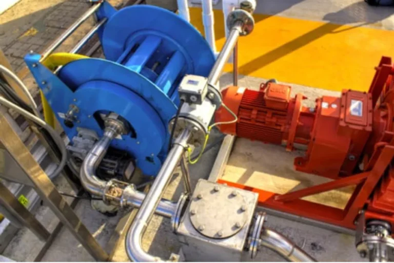 Blue pump and orange coupling in an outdoor installation